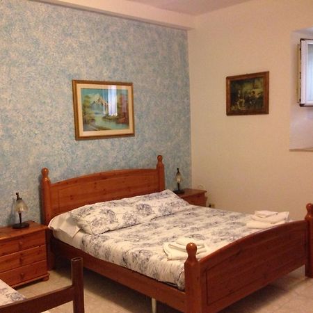 B & B Leonard Acqui Rom Exteriör bild