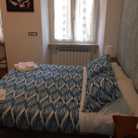 B & B Leonard Acqui Rom Rum bild
