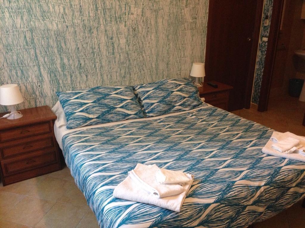 B & B Leonard Acqui Rom Rum bild